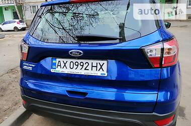 Позашляховик / Кросовер Ford Escape 2018 в 