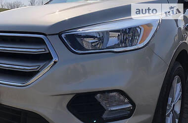 Внедорожник / Кроссовер Ford Escape 2018 в 