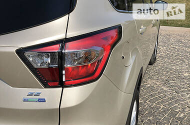 Внедорожник / Кроссовер Ford Escape 2018 в 