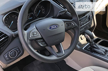 Внедорожник / Кроссовер Ford Escape 2018 в 
