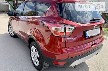 Позашляховик / Кросовер Ford Escape 2016 в 