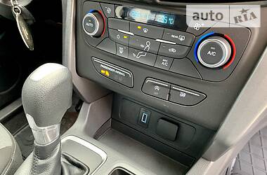 Позашляховик / Кросовер Ford Escape 2016 в 