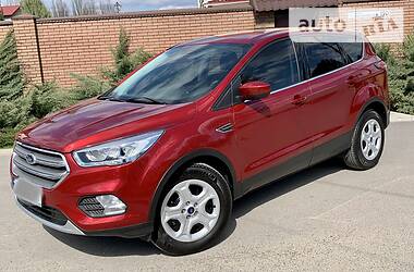 Позашляховик / Кросовер Ford Escape 2016 в 