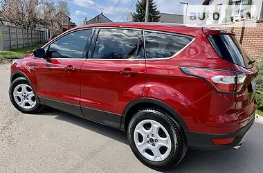 Позашляховик / Кросовер Ford Escape 2016 в 