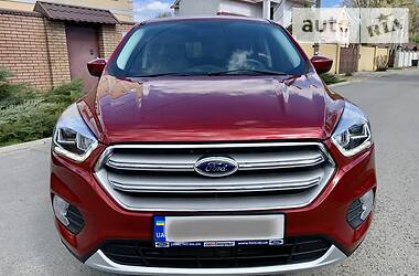 Позашляховик / Кросовер Ford Escape 2016 в 