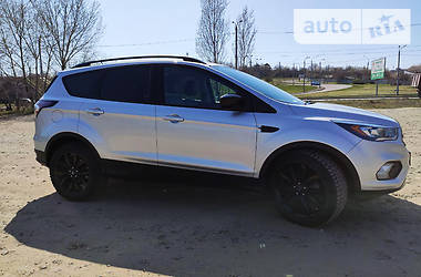 Позашляховик / Кросовер Ford Escape 2016 в 