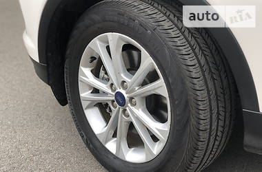 Позашляховик / Кросовер Ford Escape 2018 в 