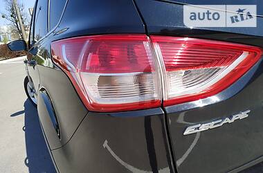 Позашляховик / Кросовер Ford Escape 2013 в 