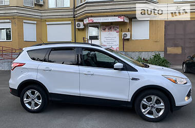 Позашляховик / Кросовер Ford Escape 2015 в 