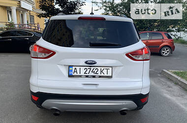 Позашляховик / Кросовер Ford Escape 2015 в 