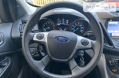 Позашляховик / Кросовер Ford Escape 2015 в 