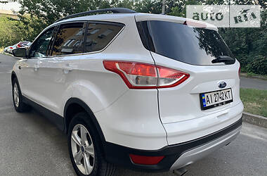 Позашляховик / Кросовер Ford Escape 2015 в 