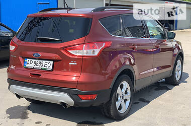 Позашляховик / Кросовер Ford Escape 2015 в 