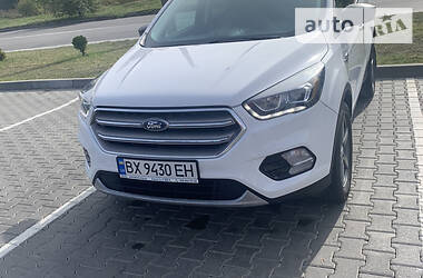 Внедорожник / Кроссовер Ford Escape 2017 в Хмельницком