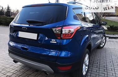 Позашляховик / Кросовер Ford Escape 2017 в 
