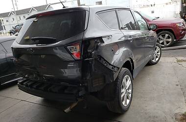 Внедорожник / Кроссовер Ford Escape 2017 в 