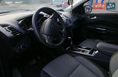 Внедорожник / Кроссовер Ford Escape 2016 в 