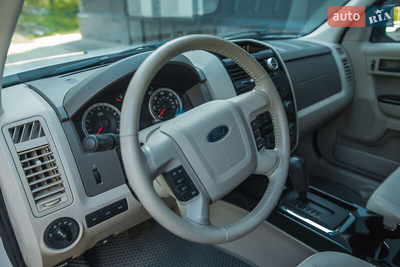 Внедорожник / Кроссовер Ford Escape 2011 в Днепре