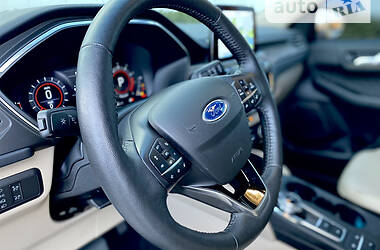 Внедорожник / Кроссовер Ford Escape 2020 в 