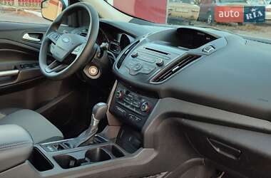 Внедорожник / Кроссовер Ford Escape 2017 в 
