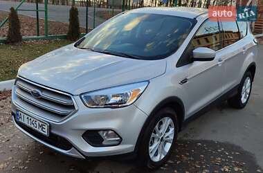 Внедорожник / Кроссовер Ford Escape 2017 в 