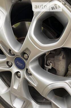 Позашляховик / Кросовер Ford Escape 2015 в 