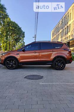 Внедорожник / Кроссовер Ford Escape 2017 в Виннице