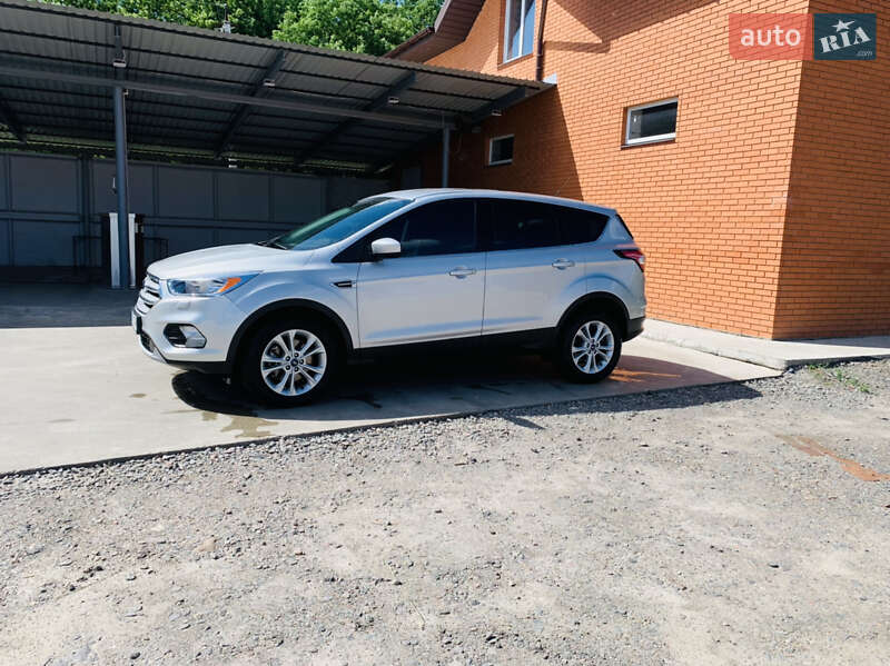 Позашляховик / Кросовер Ford Escape 2017 в Ромнах