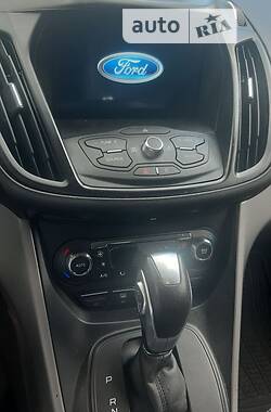 Внедорожник / Кроссовер Ford Escape 2016 в Полтаве
