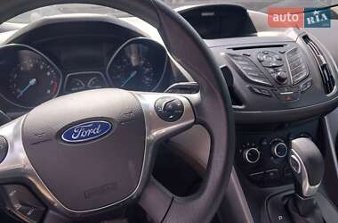 Позашляховик / Кросовер Ford Escape 2015 в 