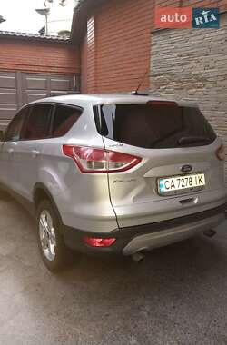 Позашляховик / Кросовер Ford Escape 2015 в 