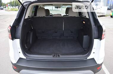 Внедорожник / Кроссовер Ford Escape 2016 в 