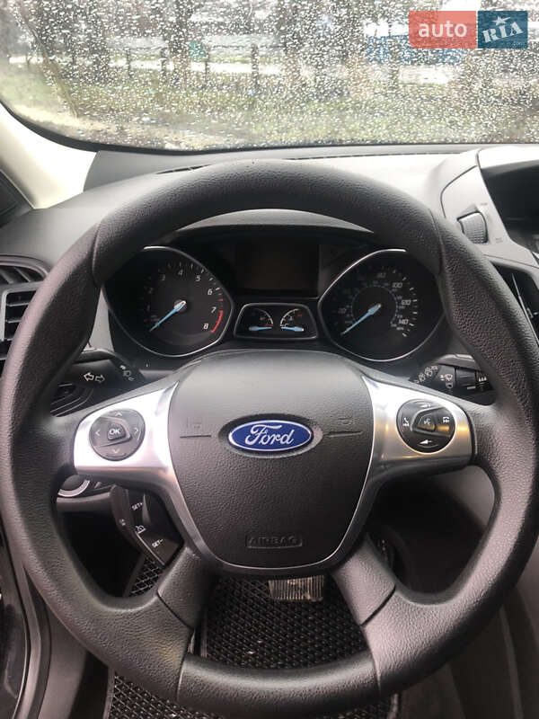 Внедорожник / Кроссовер Ford Escape 2016 в Городке