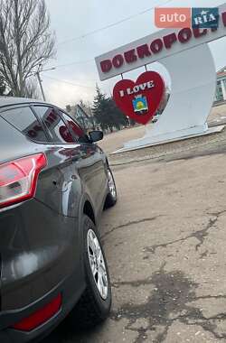 Внедорожник / Кроссовер Ford Escape 2015 в 