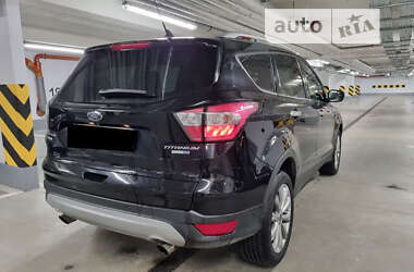 Внедорожник / Кроссовер Ford Escape 2017 в 