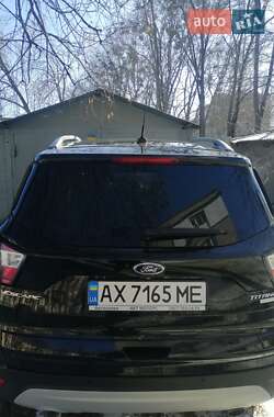 Внедорожник / Кроссовер Ford Escape 2016 в 