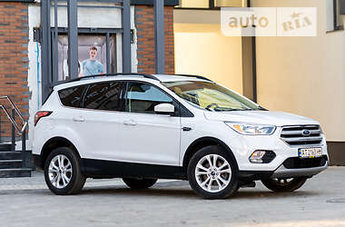Позашляховик / Кросовер Ford Escape 2018 в 