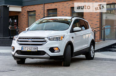 Позашляховик / Кросовер Ford Escape 2018 в 