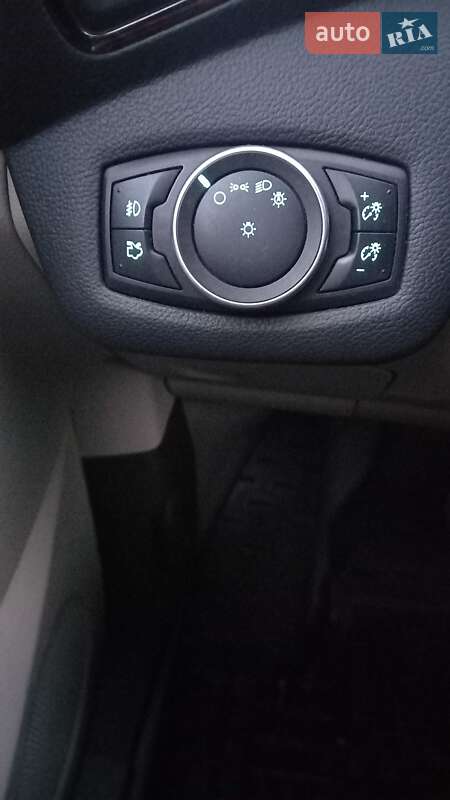 Внедорожник / Кроссовер Ford Escape 2016 в Хмельницком