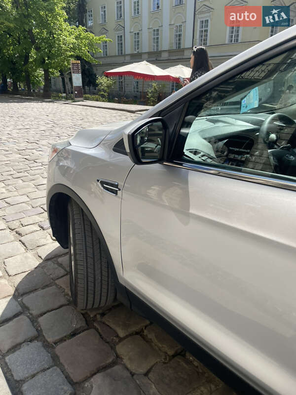 Позашляховик / Кросовер Ford Escape 2019 в Львові