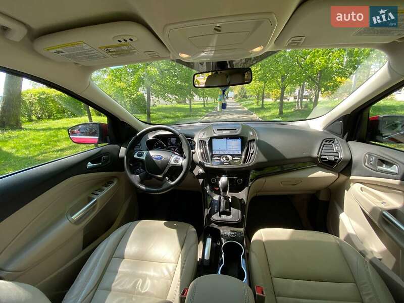 Внедорожник / Кроссовер Ford Escape 2015 в Нововолынске