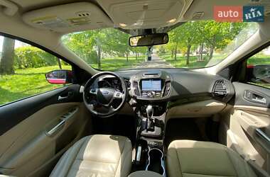 Внедорожник / Кроссовер Ford Escape 2015 в 