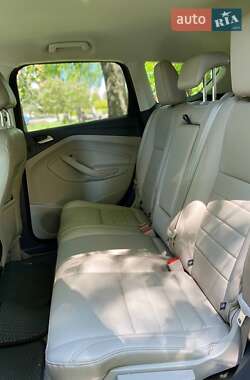 Внедорожник / Кроссовер Ford Escape 2015 в 