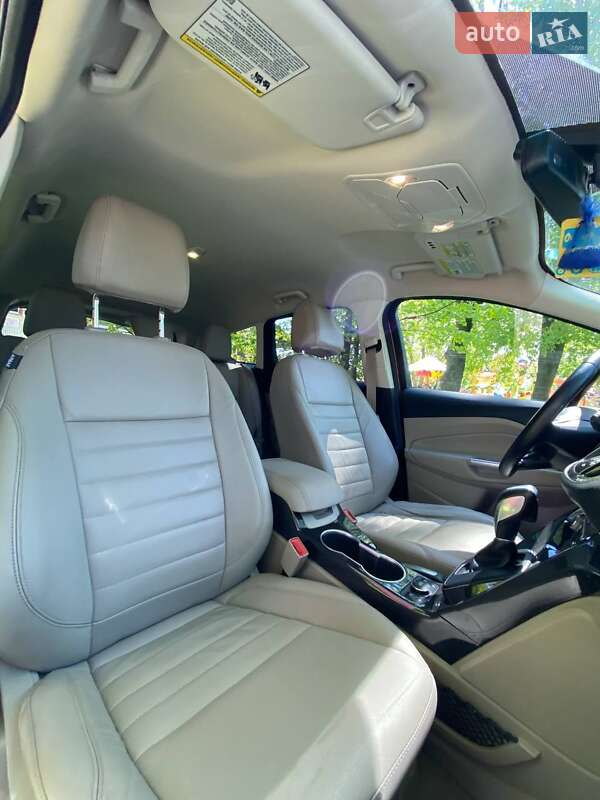 Внедорожник / Кроссовер Ford Escape 2015 в Нововолынске