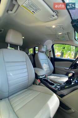 Внедорожник / Кроссовер Ford Escape 2015 в 