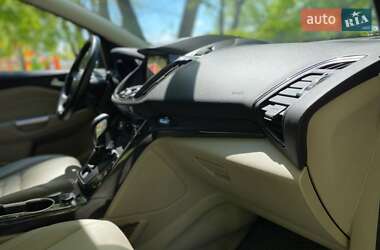 Внедорожник / Кроссовер Ford Escape 2015 в 