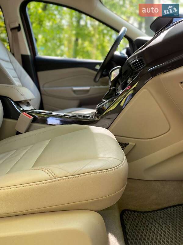 Внедорожник / Кроссовер Ford Escape 2015 в Нововолынске