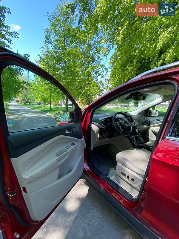 Внедорожник / Кроссовер Ford Escape 2015 в Нововолынске