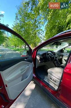 Внедорожник / Кроссовер Ford Escape 2015 в 