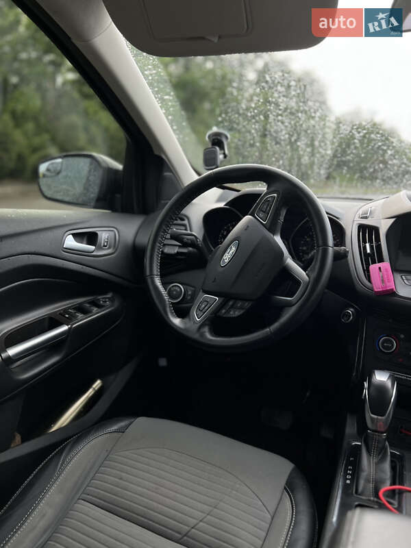 Внедорожник / Кроссовер Ford Escape 2019 в Рени